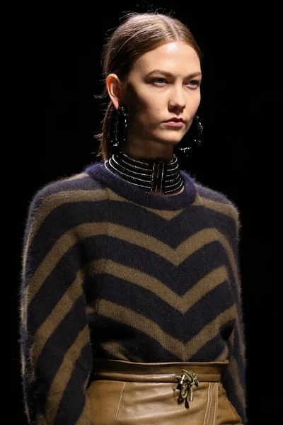 Look 76